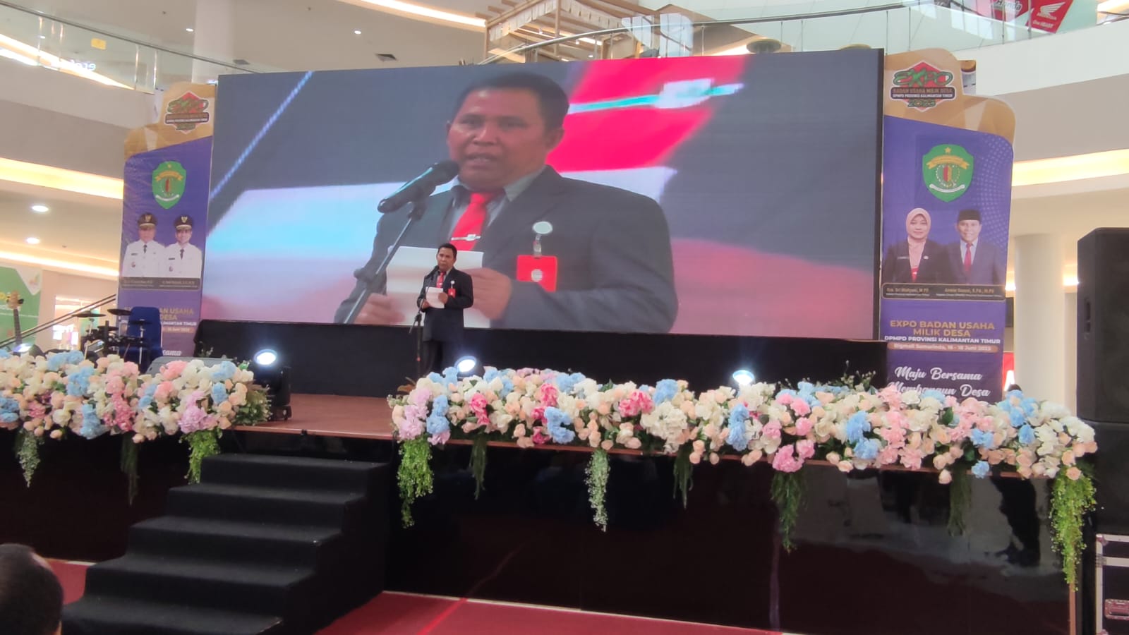 Kepala DPMDP Kaltim Anwar Sanusi hadir membuka secara resmi Expo BUMDes 2023. Foto : Busam.id